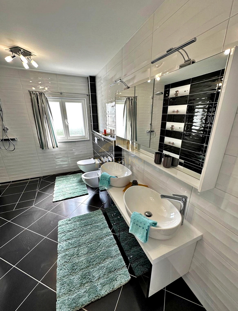 Vrhunsko urejena hiša na Čiovu/Okrug Gornji s prekrasnim odprtim razgledom